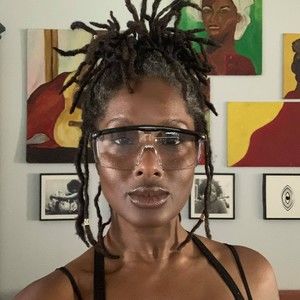 Meet your Posher, Izetta